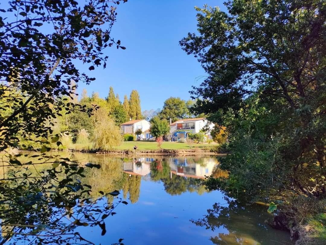 Gite Douceur De Vivre Saint-Avaugourd-des-Landes Exteriér fotografie